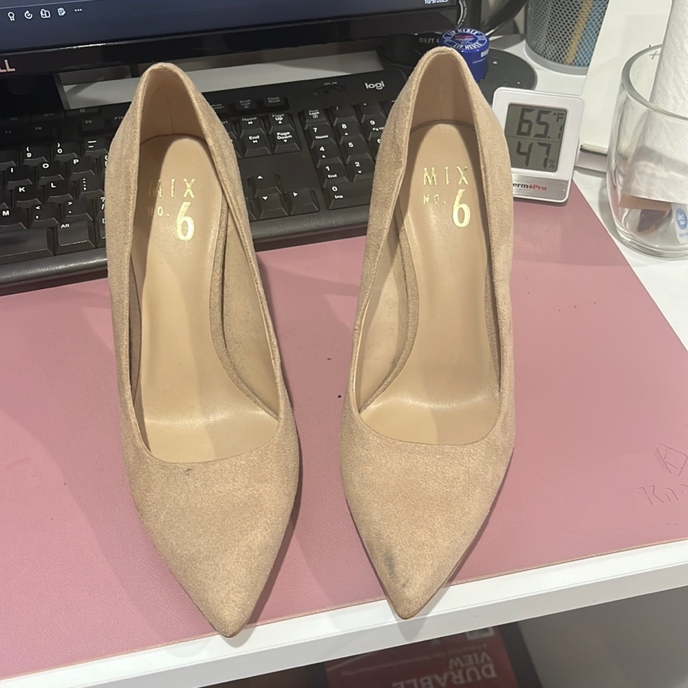 Nude heel